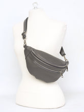 Leather belt bag with zipper